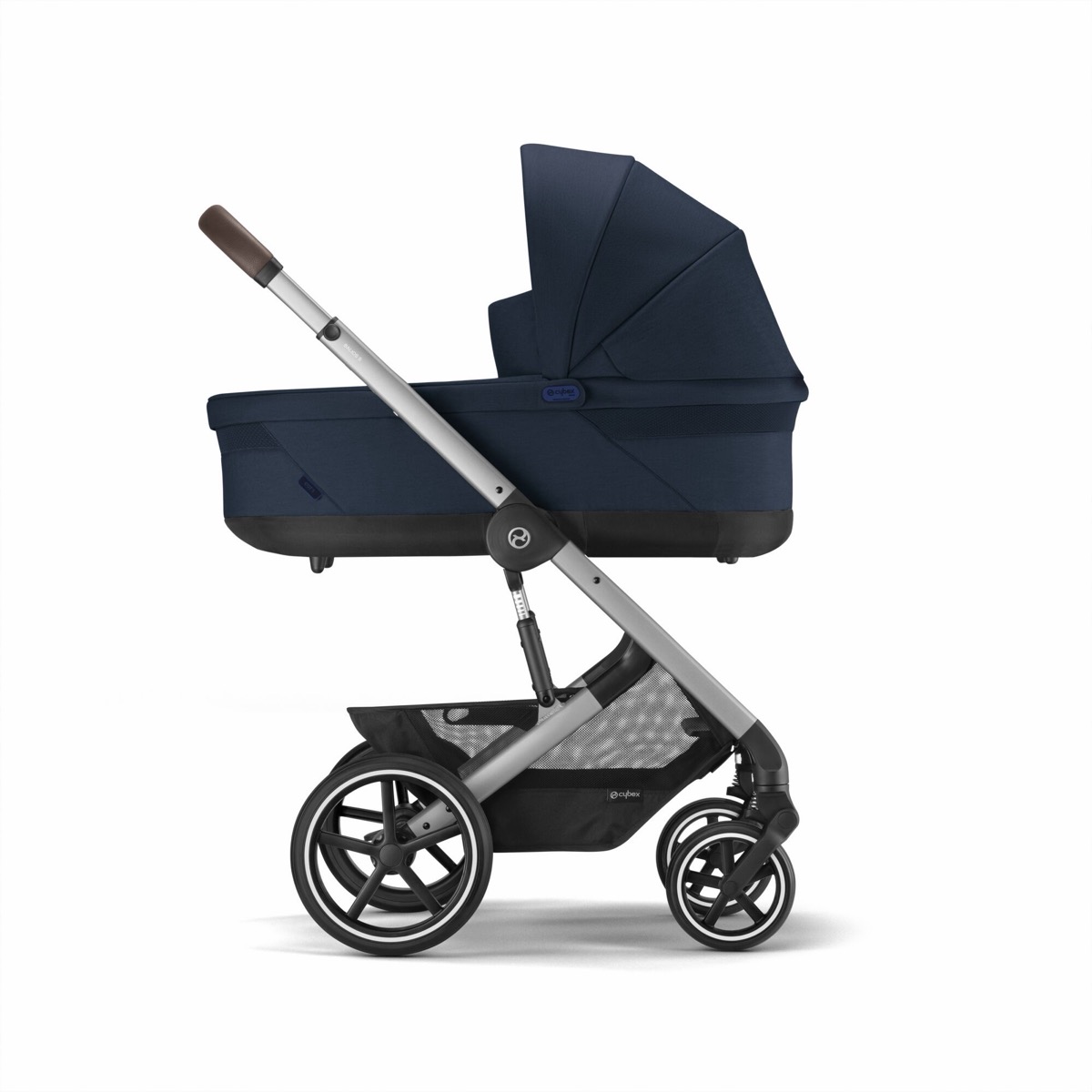 Balios S Lux shown combined with a carrycot; combination products are sold separately